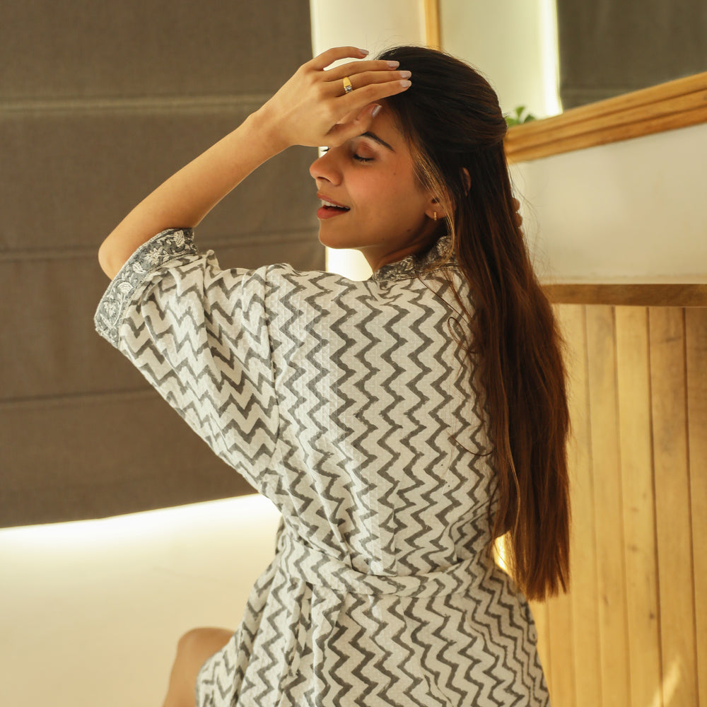 White And Gray Zic-Zac Line Hand Block Print Bathrobe